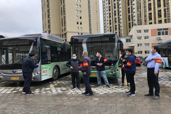 中共鄭州赫喆文化傳播有限公司黨支部開展“疫情防控常態(tài)化，為公共交通助力”志愿服務(wù)實(shí)踐活動(dòng)