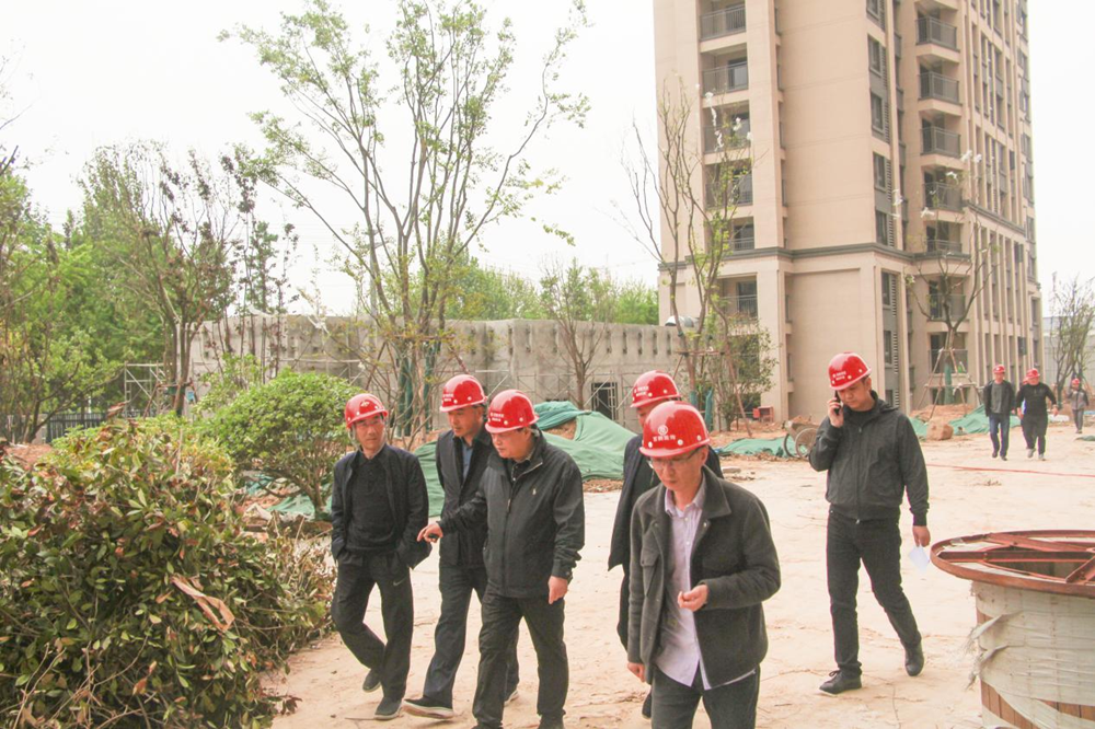鄭州市國(guó)資委黨委書記、主任李秀山一行到美好天境苑項(xiàng)目調(diào)研指導(dǎo)安全生產(chǎn)工作