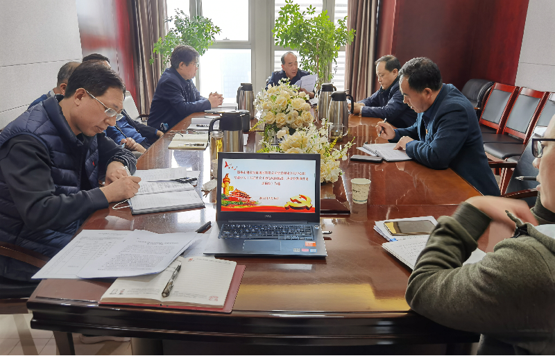 集團(tuán)公司黨委理論學(xué)習(xí)中心組專題學(xué)習(xí)《習(xí)近平關(guān)于防范風(fēng)險(xiǎn)挑戰(zhàn)、應(yīng)對(duì)突發(fā)事件論述摘編》等文件精神